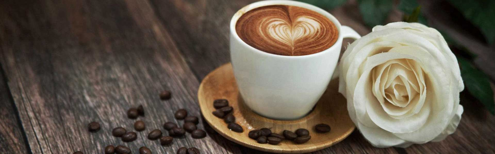为了保证我们的客户能得到品质的咖啡，我们只从**上的咖啡产地进口咖啡。